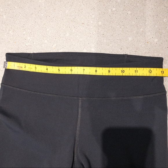 Under Armour Mid-Rise Black Legging with Stirrups - Picture 13 of 13